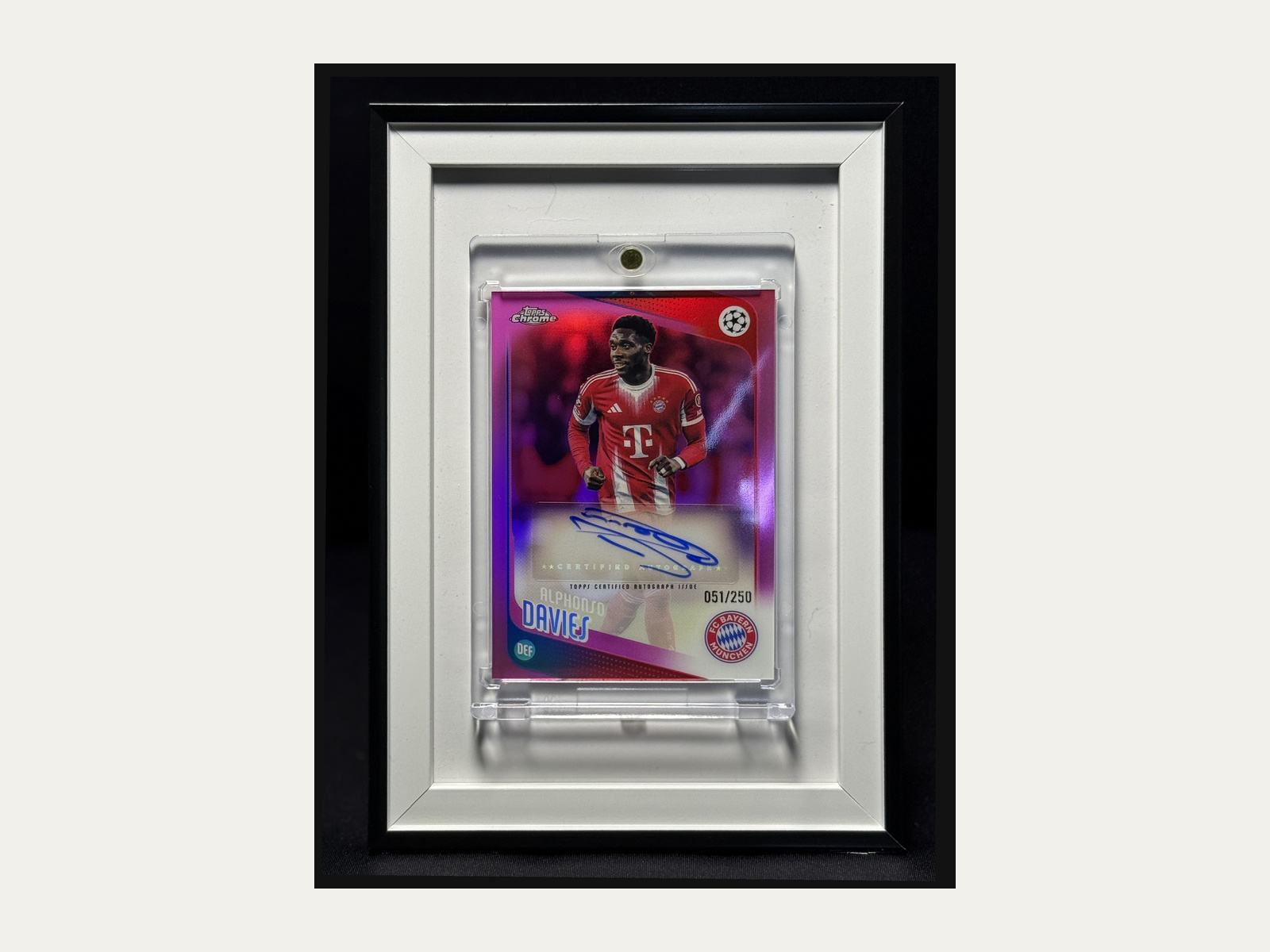 Topps chrome Alphonso Davies 51/250 FC Bayern München - autógrafo manual