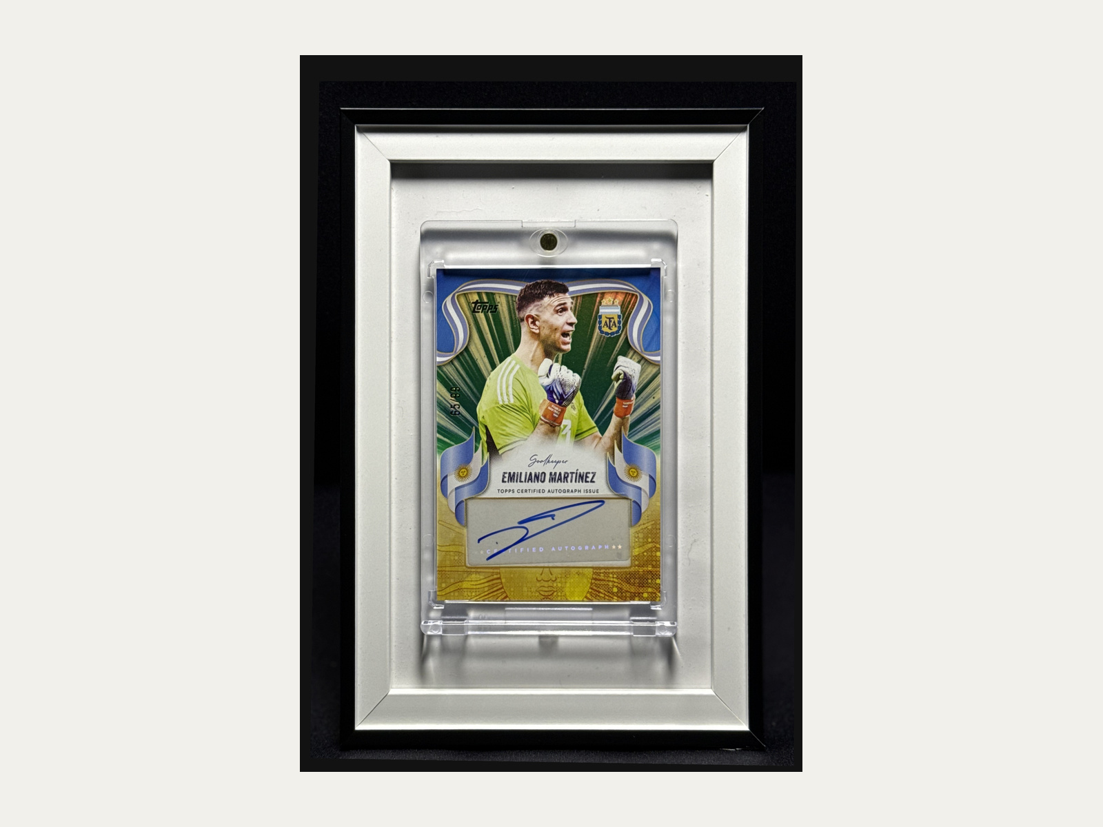 Emiliano Martínez 55/99 — Topps Team Set Argentina Golden Sun — autógrafo manual