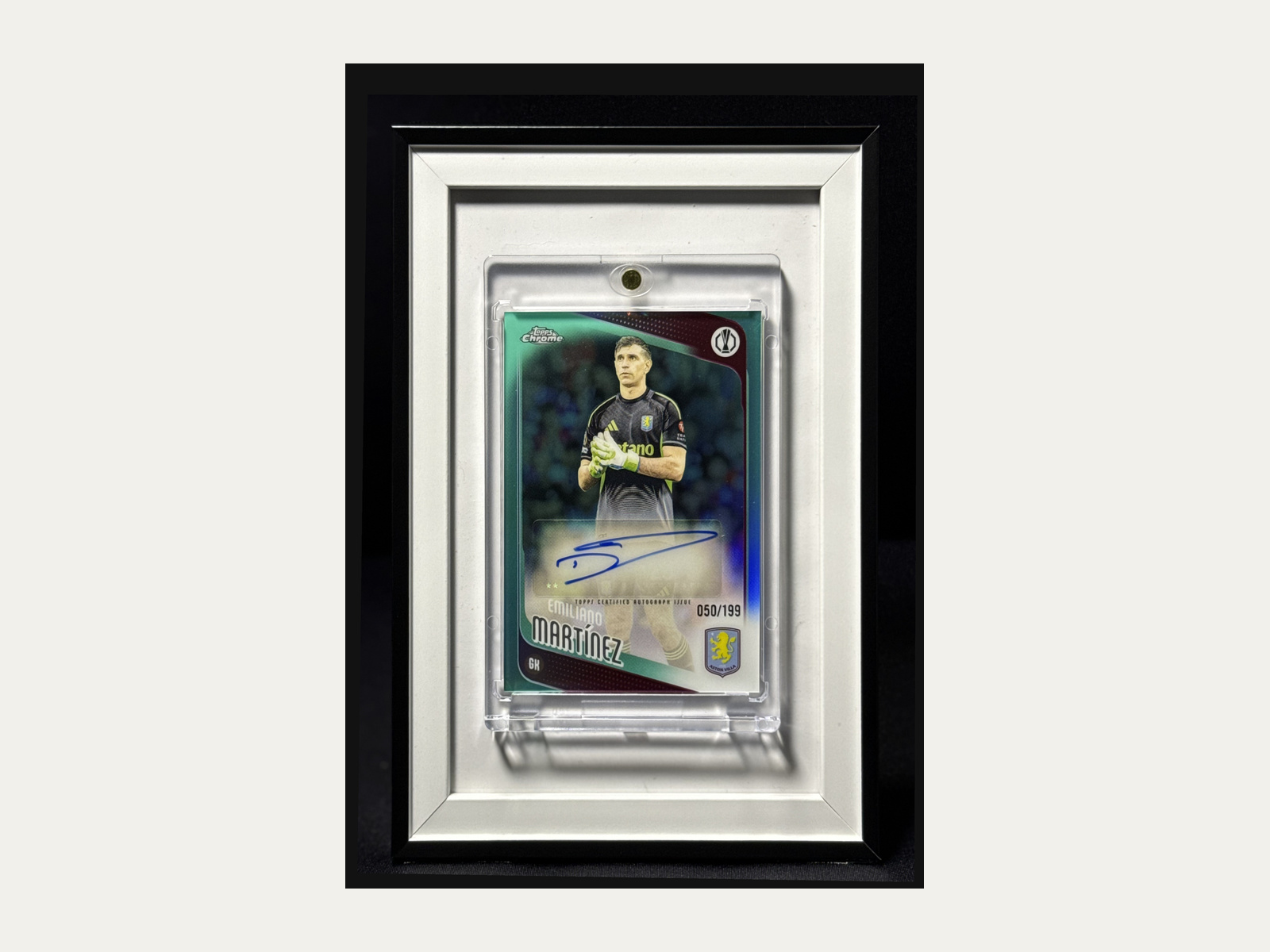 Topps chrome, Emiliano Martínez, 50/199, Aston Villa - autógrafo manual